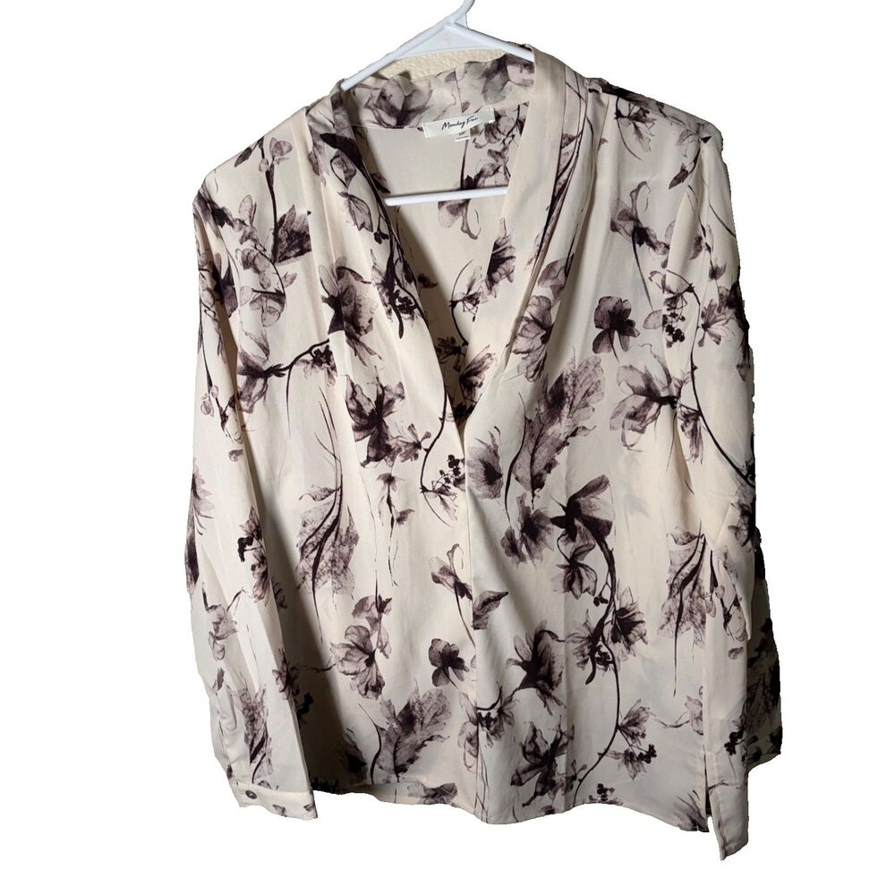 Monday Fun Blouse Women's Petite Medium V-Neck Lightweight 3/4 Sleeve Top